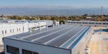 Confecat instaló sistema fotovoltaico para producir energía renovable y reducir la huella de carbono