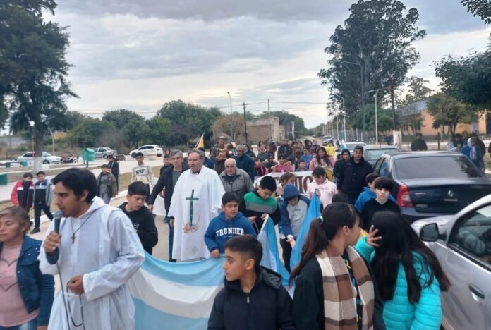 Emotiva misa por el Día del Padre en el cementerio de Capital y cierre de las fiestas patronales en San Antonio