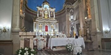 Fieles celebraron con profunda devoción la Solemnidad de Corpus Christi en la Catedral del Valle