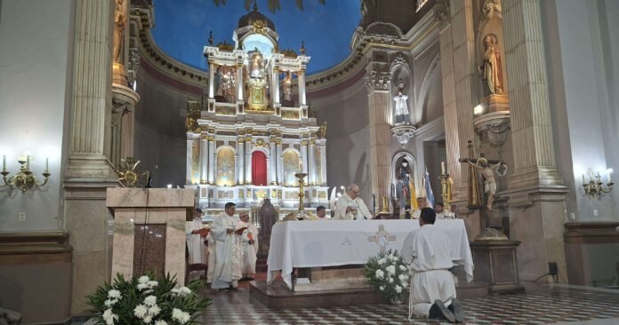 Fieles celebraron con profunda devoción la Solemnidad de Corpus Christi en la Catedral del Valle