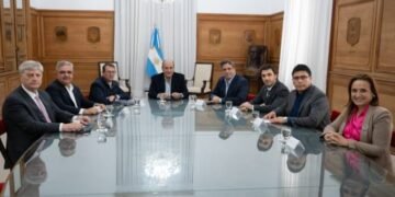 Gobernadores, con Jalil a la cabeza, reclamaron a Francos fondos y redireccionar el impuesto a los combustibles