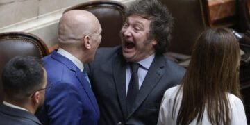 La misteriosa sociedad entre Milei y Espert, atravesada por un sórdido relato sobre una valija llena de dólares