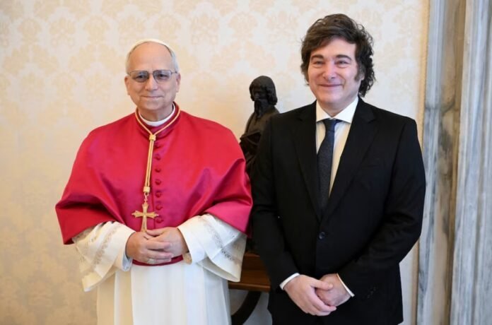 Milei y el Papa León XIV sellan un histórico encuentro con anuncio de visita a la Argentina