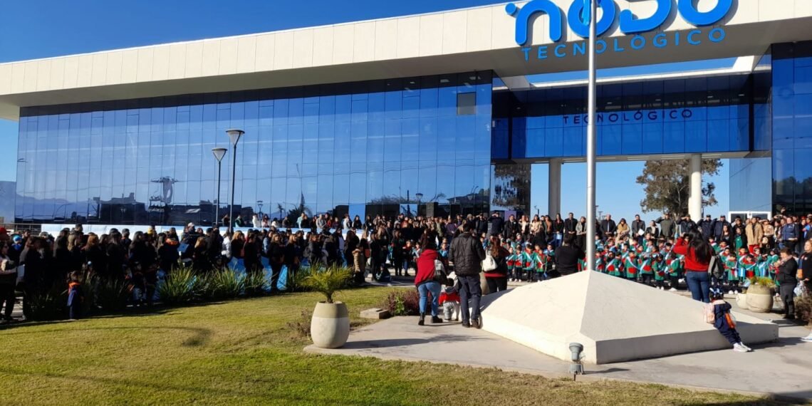 Niños de los Centros de Estimulación Infantil realizaron la promesa de amor a la bandera