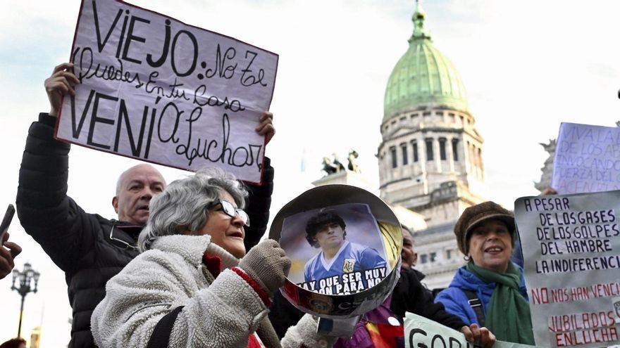 Derrota legislativa y guerra abierta: Milei vetará las leyes votadas y acusa al Senado de un “golpe institucional”