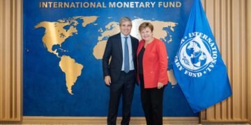 El FMI aprueba la primera revisión del acuerdo y desembolsa otros U$S 2.000 millones