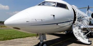 El vínculo entre Espert y un presunto narco buscado en EE.UU. que se coronó en una extraña cita en un avión