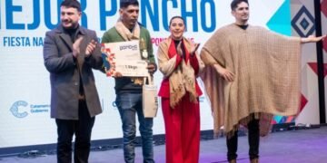 Jaime Iván Suárez es el tejedor del mejor Poncho 2025