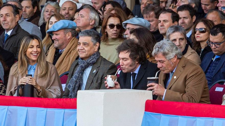 Javier Milei habló en la Rural y anunció una baja en las retenciones, tal como reclamaba el campo