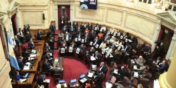 Pantallas congeladas, senadores sin corbata y libertarios ausentes: el Senado sancionó un aumento a las jubilaciones y la emergencia en discapacidad