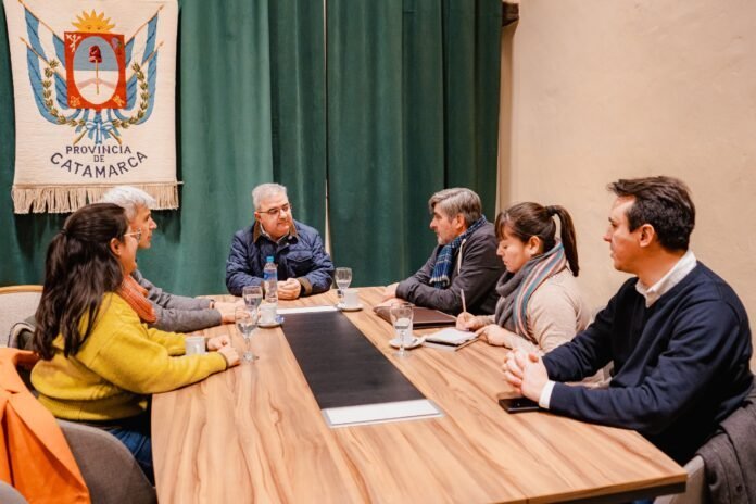 Raúl Jalil se reunió con directivos del INTA
