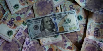 El Gobierno les embocó un bono a los bancos a tasas altas para impedir que sus fondos vayan al dólar
