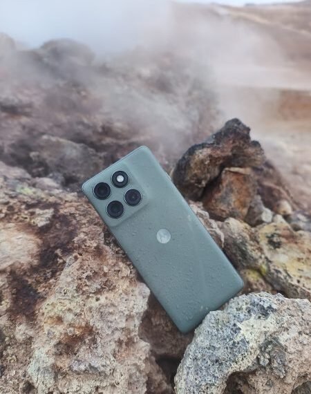 El motorola edge 60 pro, en manos de un fotógrafo profesional en el increíble paisaje y exigente clima de Islandia