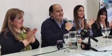 Entrega de certificados a docentes que promueven la inclusión en el ámbito municipal
