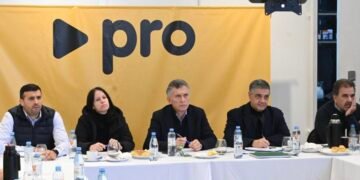 Se definen las alianzas electorales: los Macri se arrodillan ante Karina Milei y el peronismo negocia otra unidad forzada