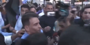 Tensión y empujones en Corrientes durante el cierre de campaña libertario encabezado por Karina Milei