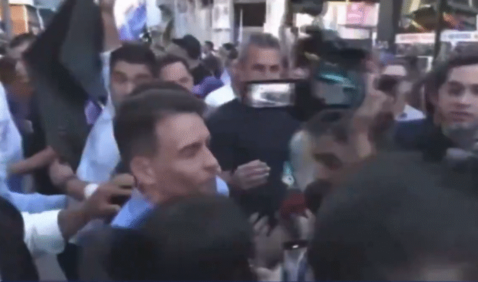 Tensión y empujones en Corrientes durante el cierre de campaña libertario encabezado por Karina Milei