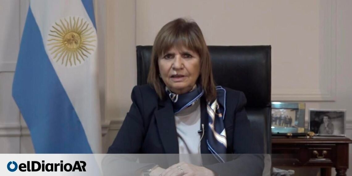 Bullrich habló «infiltración» en la Casa Rosada y Diputados, acusó sin pruebas al kirchnerimo y omitió la conexión rusa