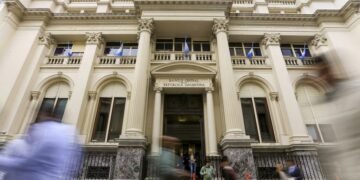 El establishment se resigna a apoyar a Milei, pero espera de él dudosos cambios políticos y económicos