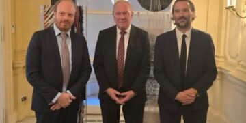 El vicegobernador gestionó inversiones mineras ante gigantes franceses