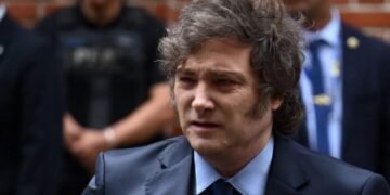 Financial Times advierte: Milei enfrenta una crisis política y económica sin precedentes