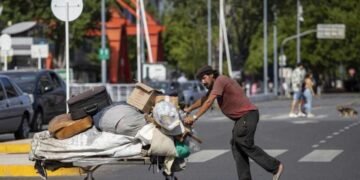 La pobreza bajó a 31,6% en el primer semestre 2025