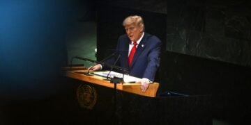 Milei recibió un premio en Nueva York, dijo que Trump es su «amigo» y prometió crecimiento «irreversible» en Argentina tras los comicios