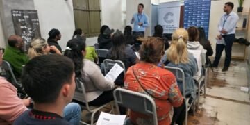 Beneficiarios de Becas provinciales ya reciben sus tarjetas de crédito