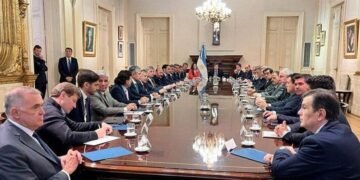 El Gobierno niega que la reforma laboral amplíe la jornada a 12 horas, pero ya hay críticas de la CGT