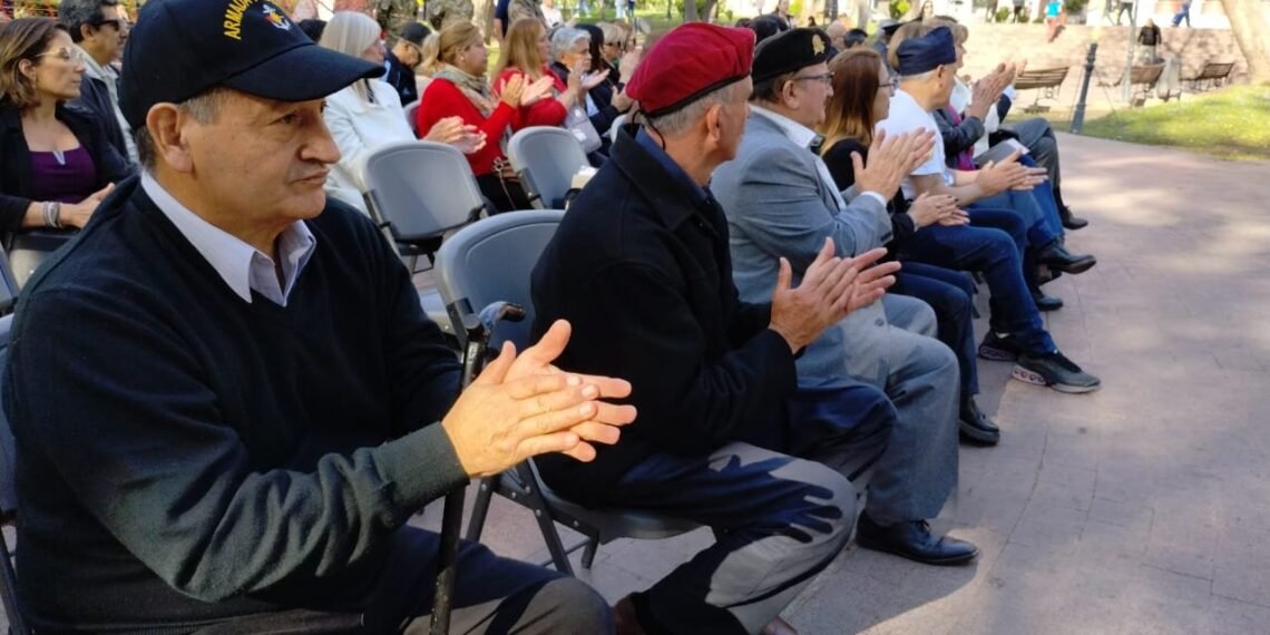 Homenaje a granaderos catamarqueños en la Plaza 25 de Mayo