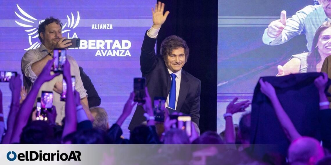 Tras la victoria, Milei admite que está «frenada» la economía y aventura sumar aliados al gabinete