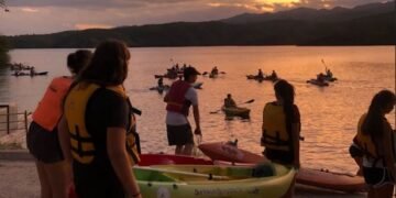 Travesía bajo la luna llena en El Jumeal: una experiencia para vivir la naturaleza desde el agua