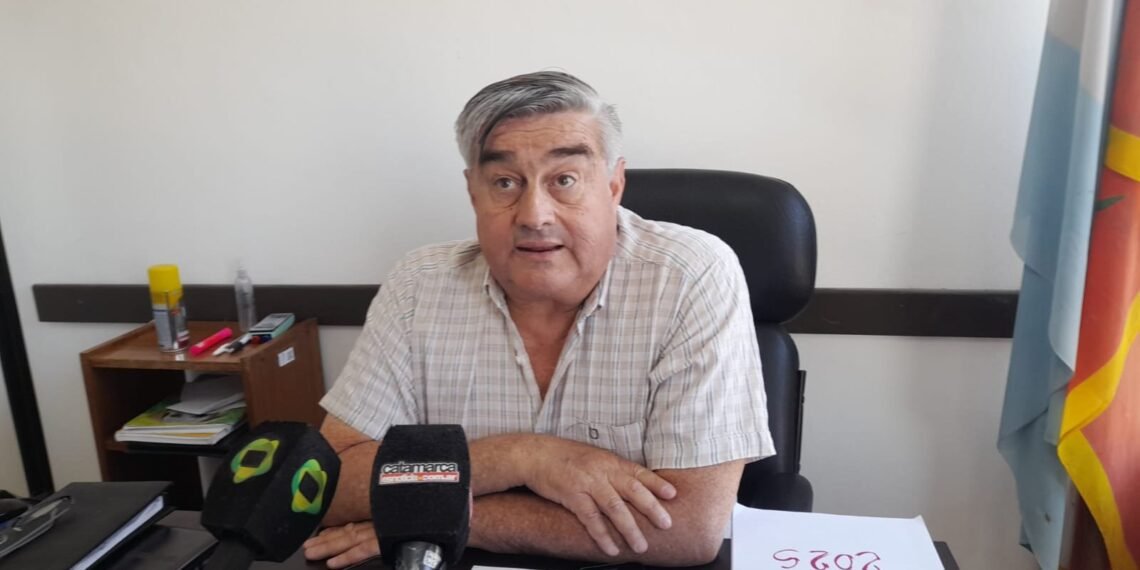 Acuña cuestionó la demora en el ingreso del proyecto de Presupuesto a Diputados