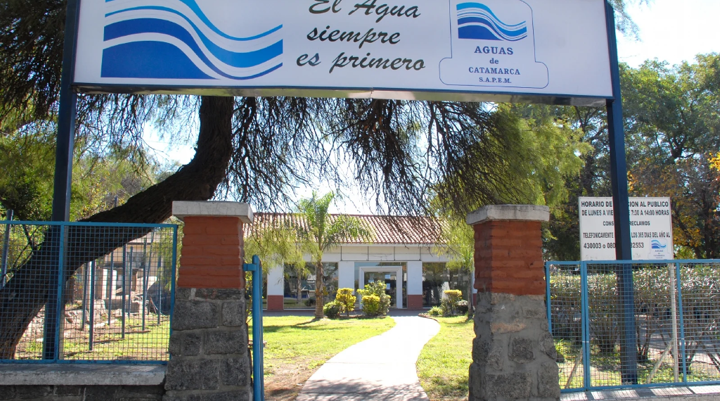 Aguas de Catamarca implementa medidas para mitigar la presencia de algas en el Dique Las Pirquitas
