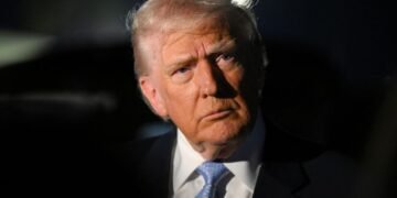 Donald Trump avisó que “el espacio aéreo de Venezuela está cerrado en su totalidad” en plena escalada militar