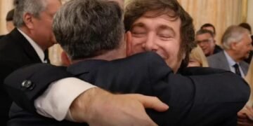 El avance del evangelismo político: “Dios, Patria y Libertad” como nueva bandera del oficialismo