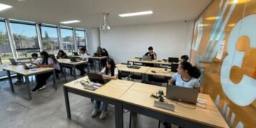 El Sistema Educativo Municipal es pionero en la implementación de exámenes digitales internacionales de Cambridge