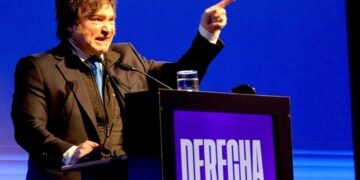 Falcon Verde, lágrimas de zurdo y homofobia, el mileísmo desplegó toda la liturgia ultra en la Derecha Fest