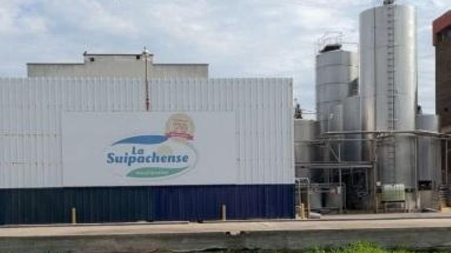 La quiebra de La Suipachense expone el colapso del sector lechero: “El pueblo está sobreviviendo a base de rifas”