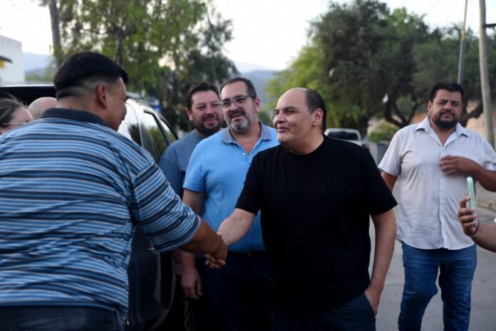 Saadi supervisó el avance de obras de asfalto e iluminación LED en el barrio Piloto