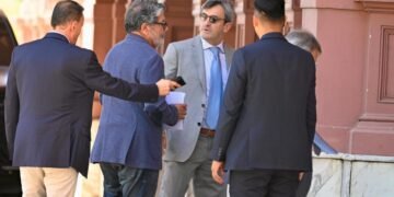 Tras su primera reunión de gabinete, Adorni quedó al frente del Consejo de Mayo y ordena el comienzo del nuevo ciclo