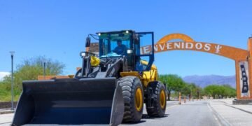El municipio de Santa María recibió una pala cargadora y avanzan obras de infraestructura clave
