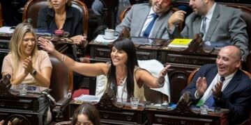 El peronismo se rompió en Diputados y Menem celebra haberse quedado con la primera minoría