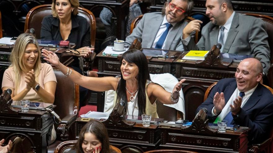 El peronismo se rompió en Diputados y Menem celebra haberse quedado con la primera minoría