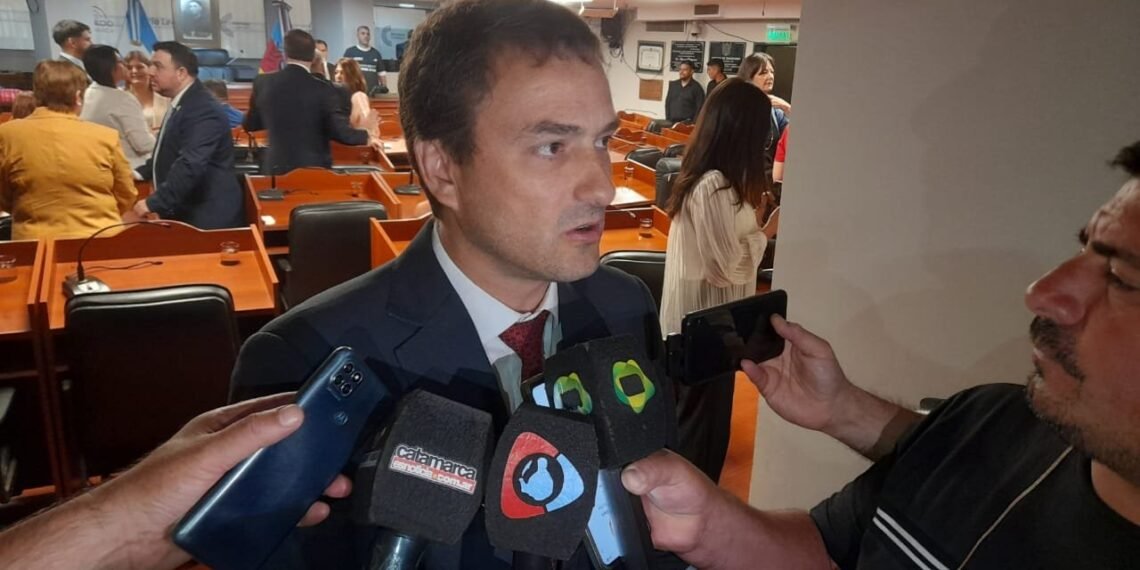 Francisco Monti: “La oposición es denunciar y poner la voz en alto”