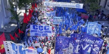 La CGT movilizó a la Plaza de Mayo contra la reforma laboral: «Vamos a terminar en un paro nacional»