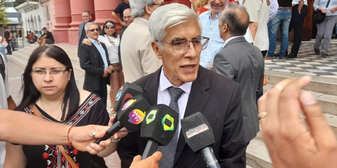 Oscar Arellano participó de la misa por la Universidad en la Catedral y habló sobre la situación presupuestaria