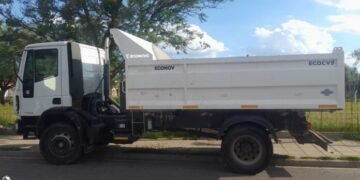 Provocó daños con un camión volcador y luego fue aprehendido