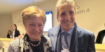 Caputo se reunió con la titular del FMI en Davos, en la antesala de la revisión del acuerdo
