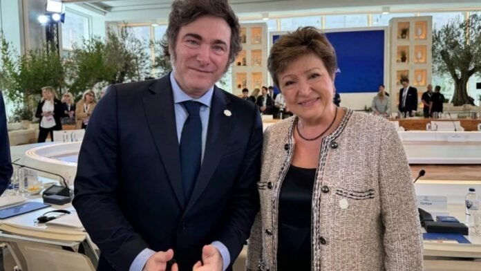 El FMI destacó la acumulación de reservas y confirmó una revisión del acuerdo en febrero